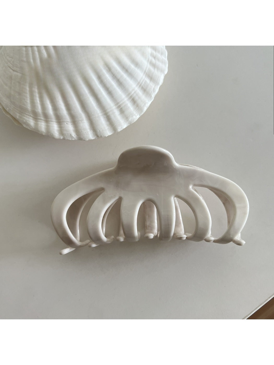 Beau - Vintage Elegant Acetate Hair Clip