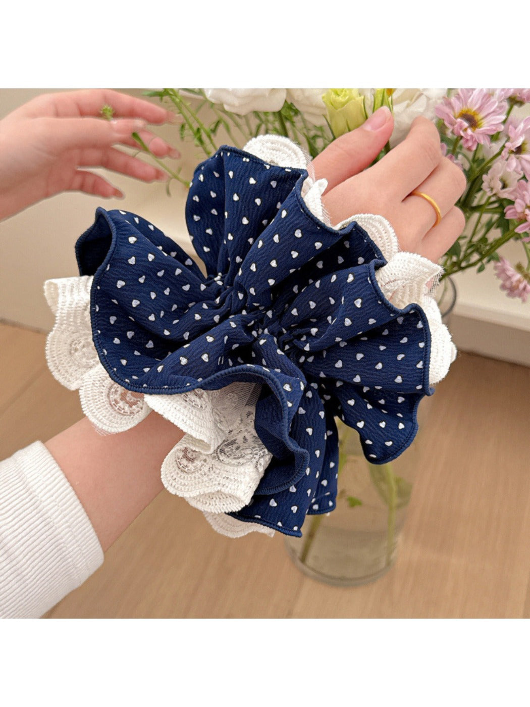 Gifty - Chic Heart Print Lace Scrunchie