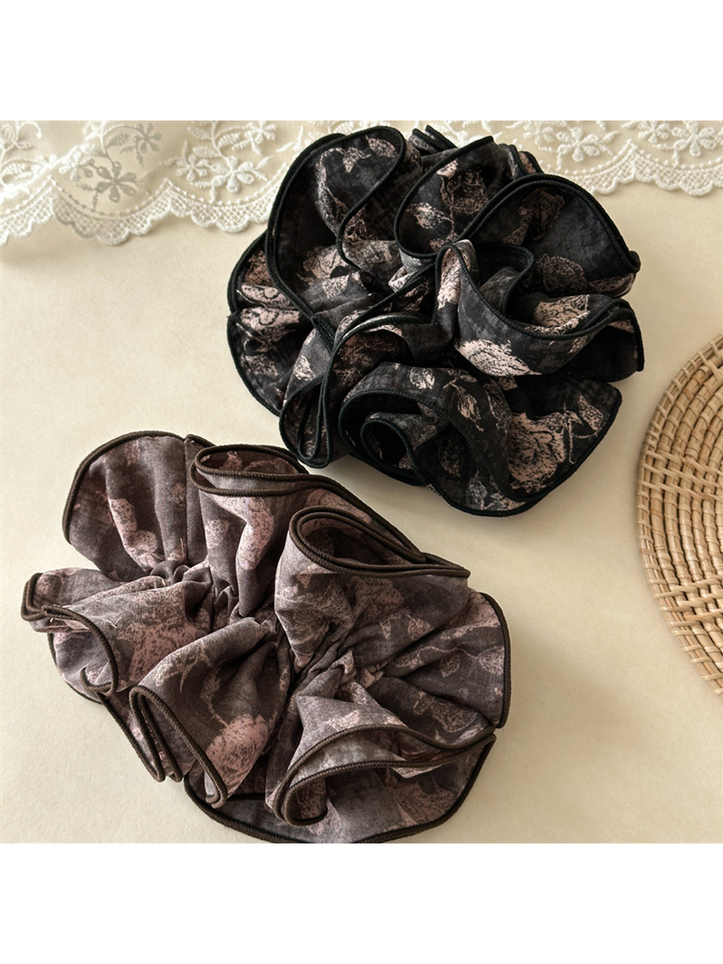 Gifty - Vintage Rose Print Ruffle Hair Scrunchie