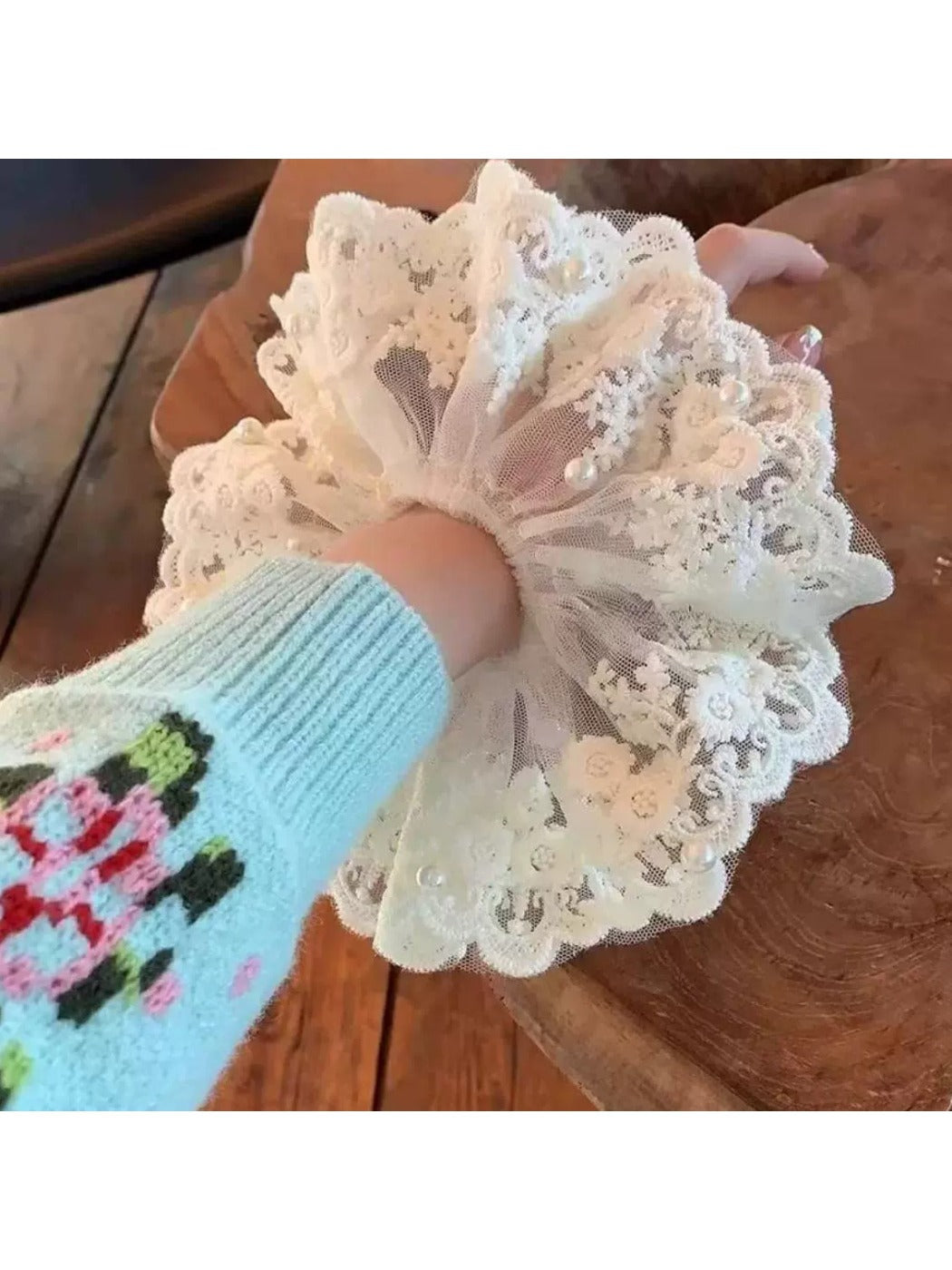 Gifty - Large Lace Hair Loop