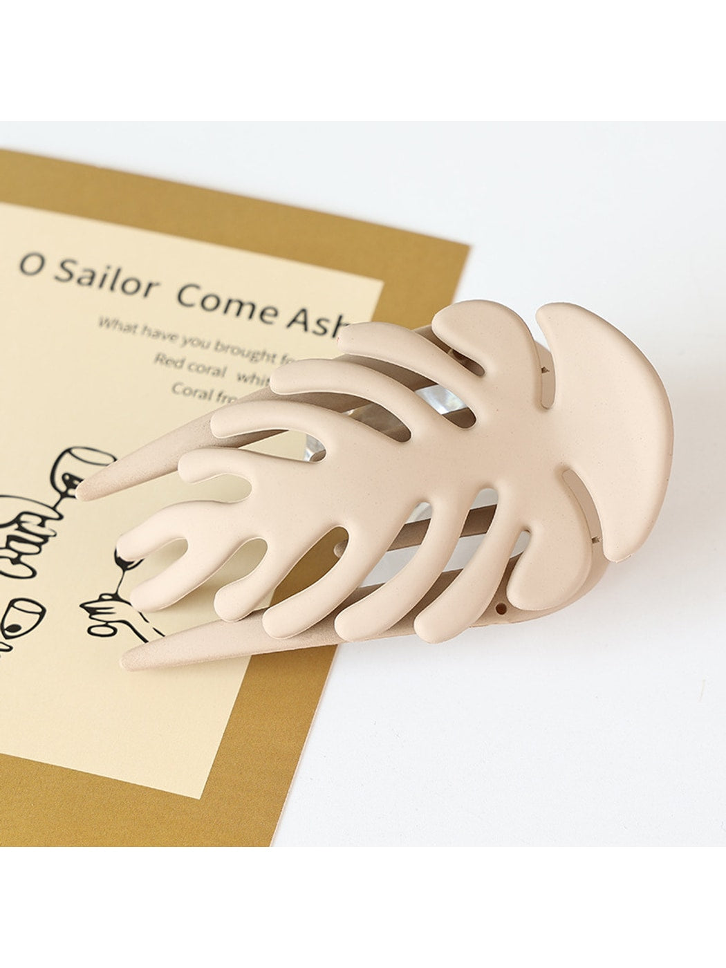 Beau - Simple Plastic Leaf Shape Hair Clip