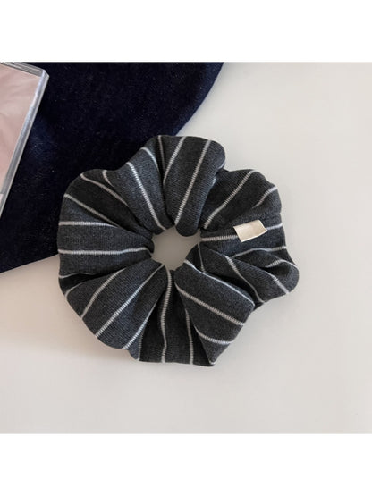 Gifty - Chic Minimalist Stripe Scrunchie