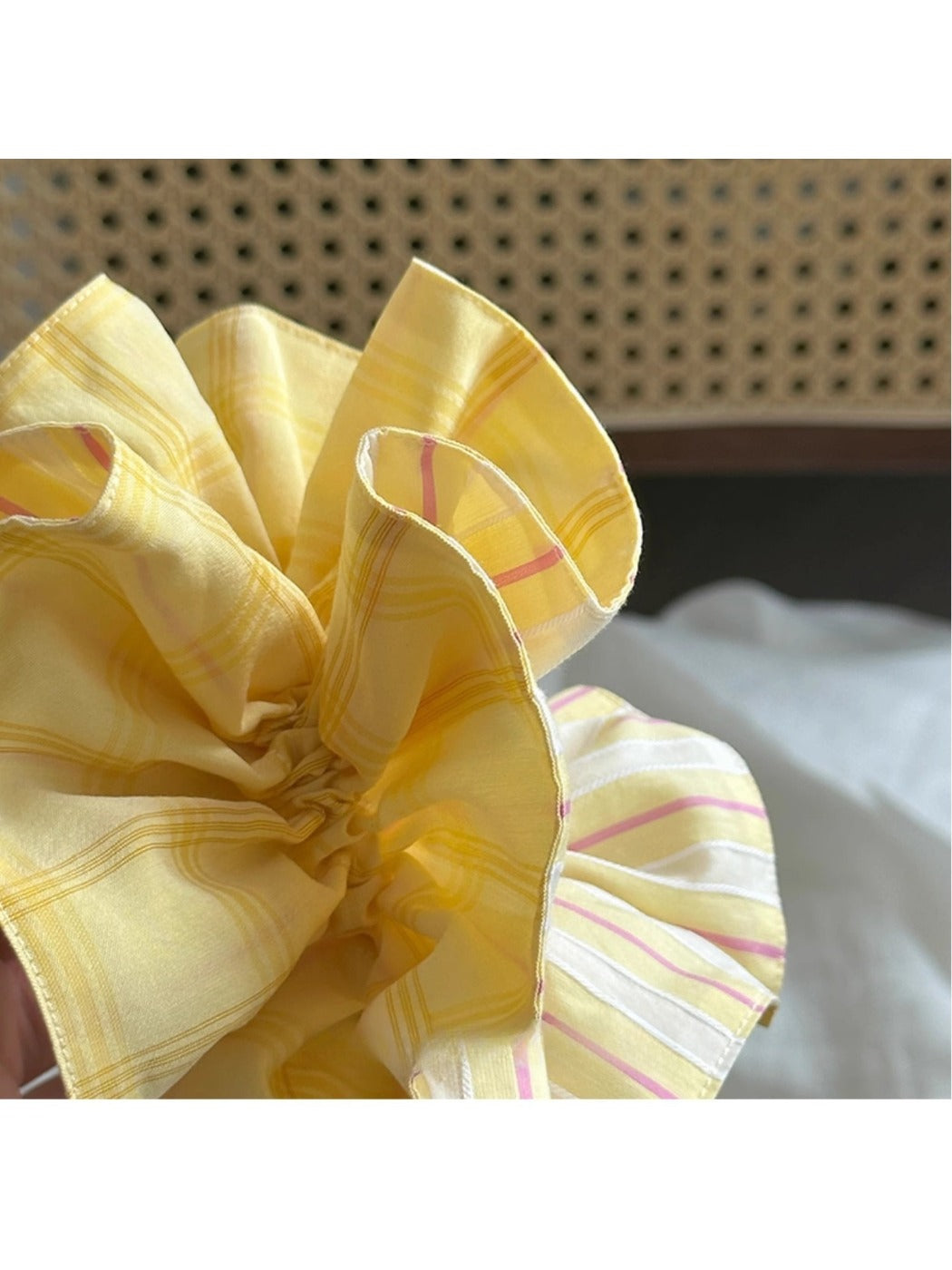Gifty - Double Sided Pink Yellow Striped Scrunchies