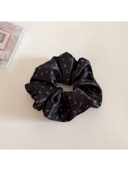 Gifty - Small Floral Satin Scrunchie