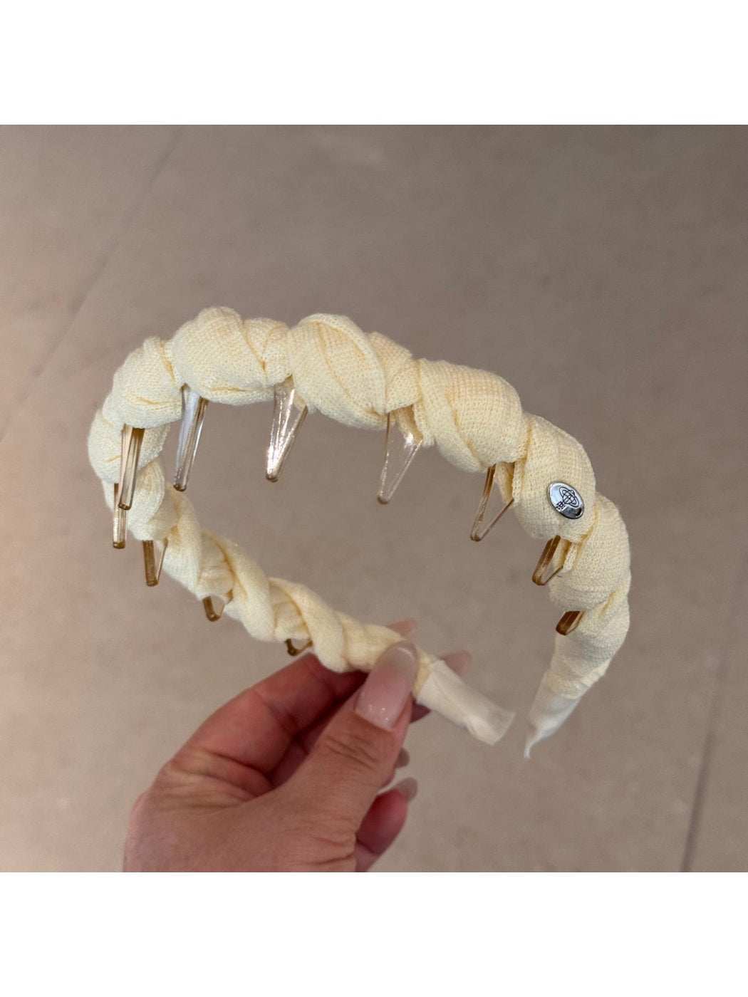 Gifty - Textured Toothed Curved Wrapped Headband