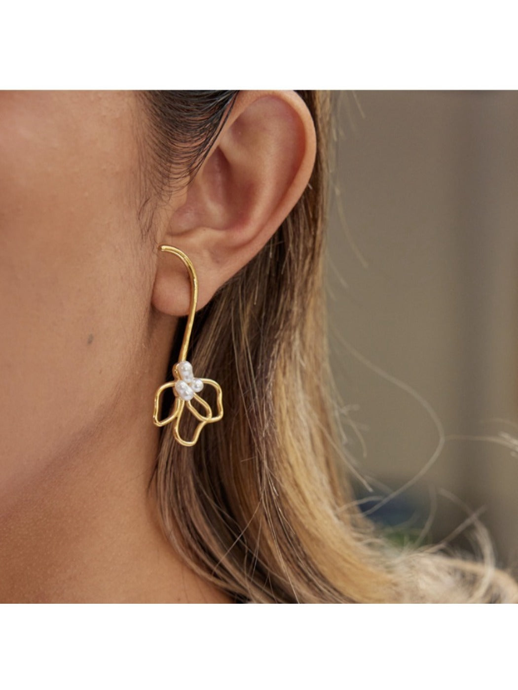 Earedge - Lily Inspired Linear Openwork Earrings