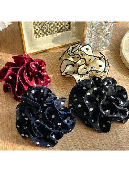 Gifty - Retro Polka Dot Scrunchie