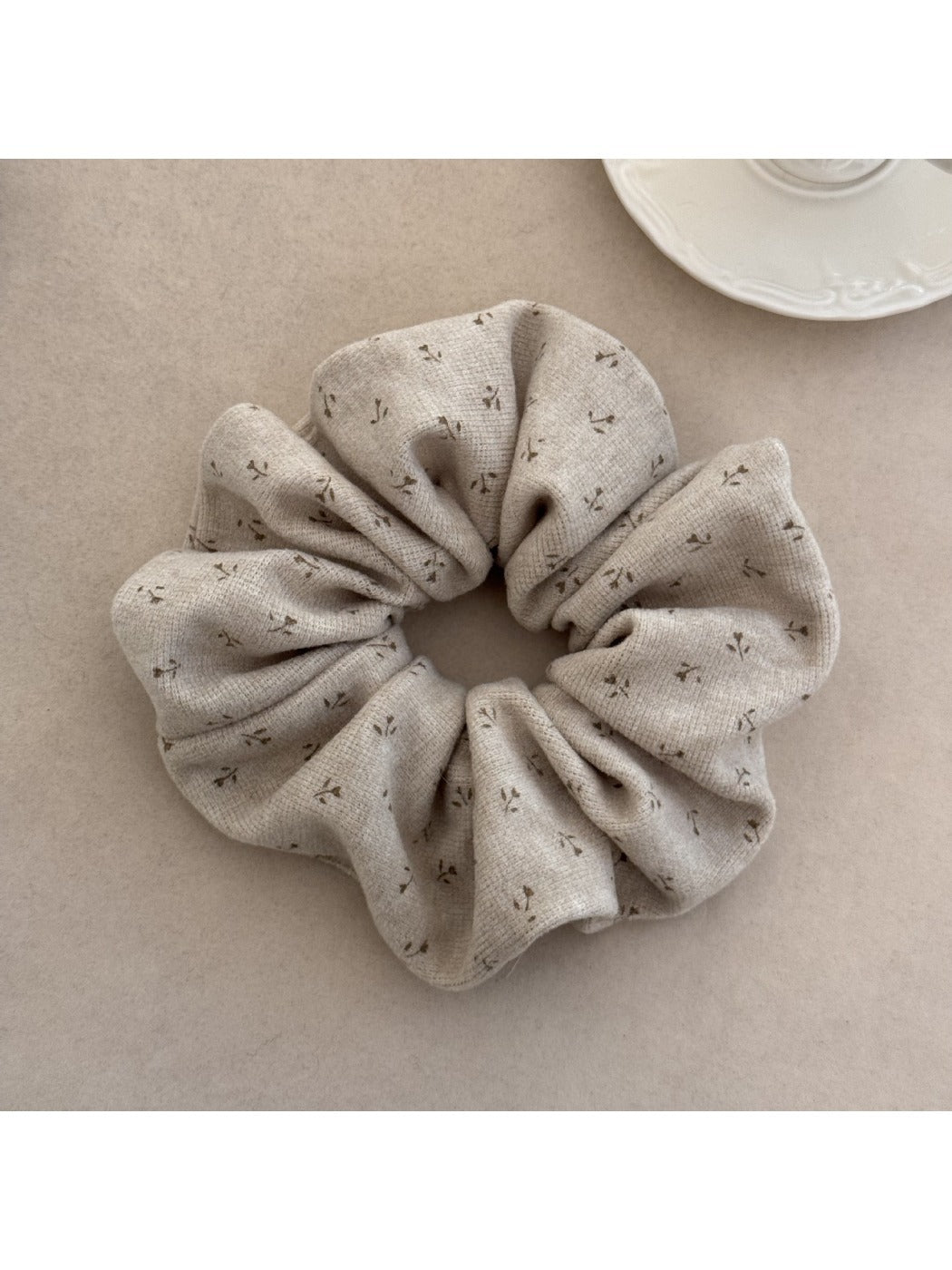 Gifty - Simple Floral Knitted Scrunchie
