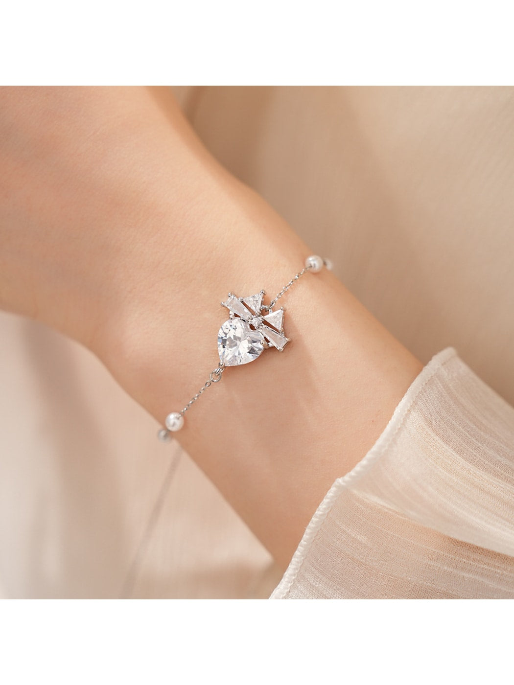 Lovra - Heart Accent Synthetic Zirconia Bracelet