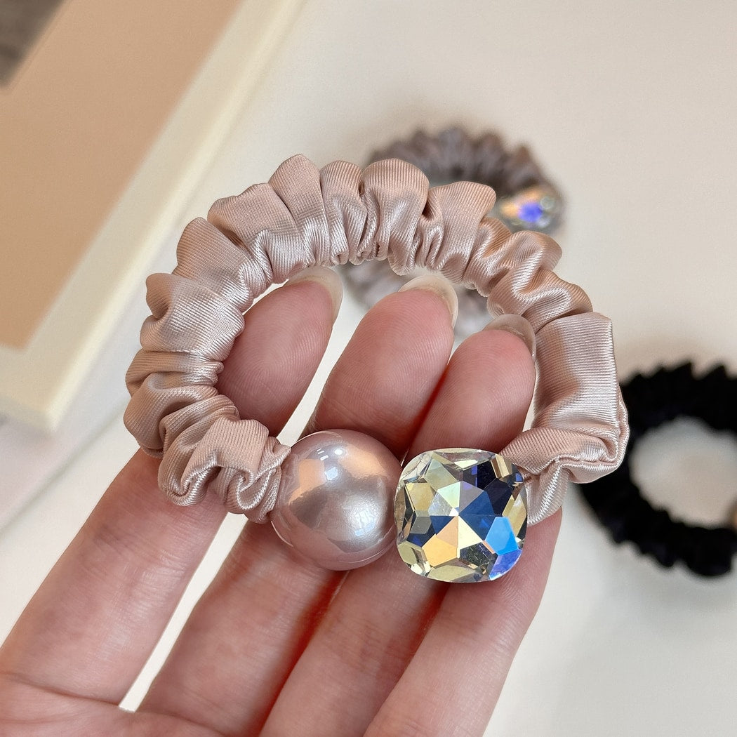 Gifty - Elegant Minimalist Solid Satin Scrunchie