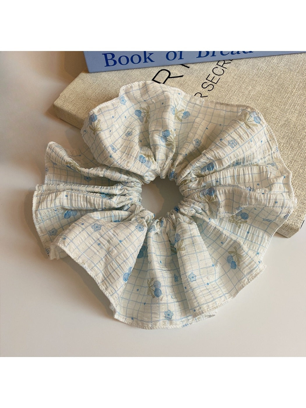 Gifty - Fresh Aesthetic Spring Scrunchie