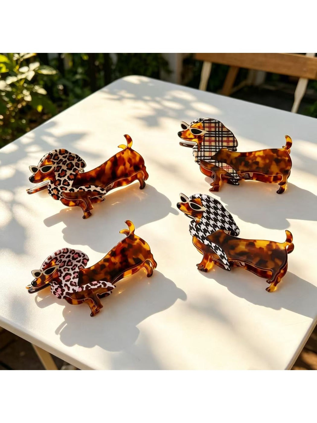Side angle of Beau dachshund claw clip highlighting curved teeth