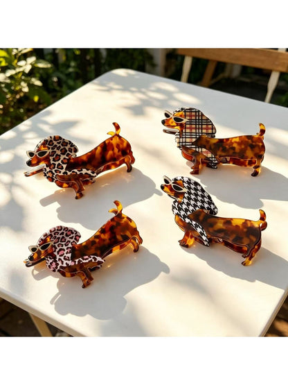 Side angle of Beau dachshund claw clip highlighting curved teeth