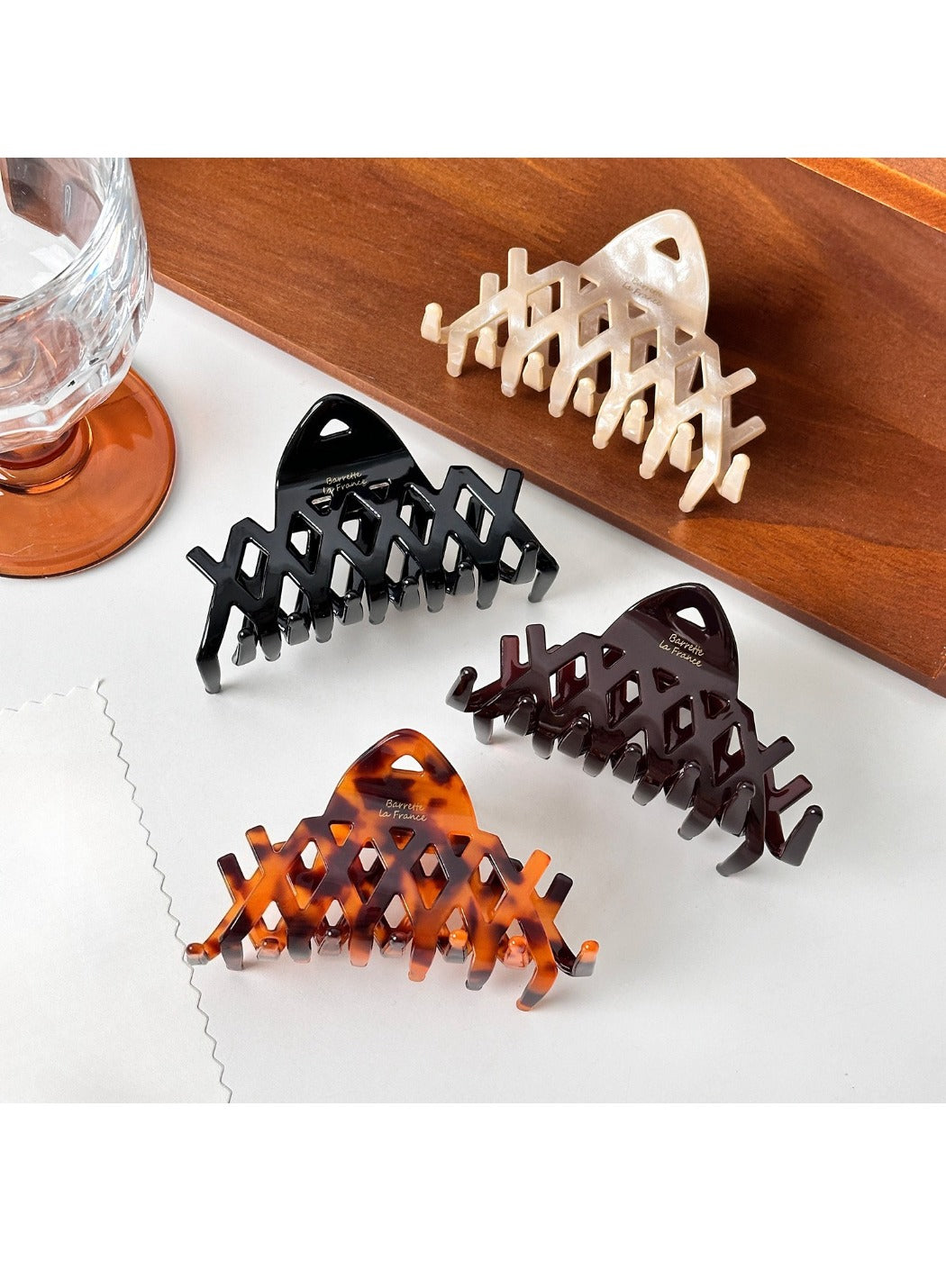 Beau - Retro Acetic Acid Cross Hollow Hair Clip