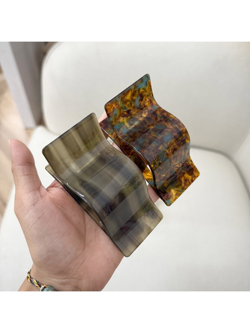 Beau - Stylish Wavy Acetate Hair Clip