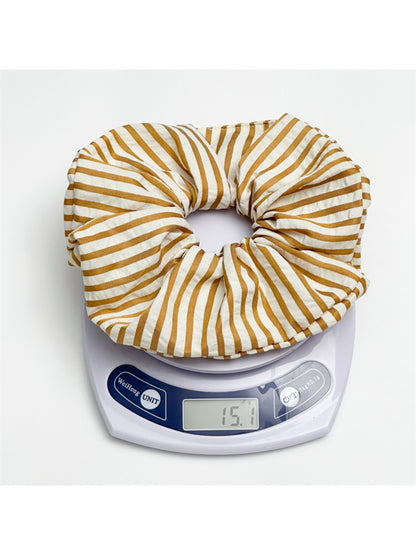 Gifty - Trendy Striped Fabric Scrunchie