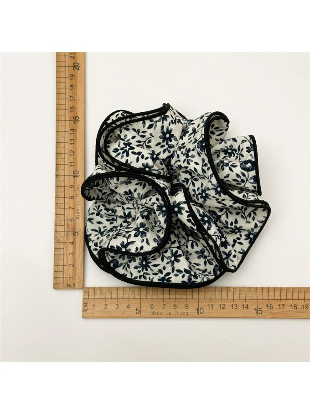 Gifty - Vintage Floral Tiered Scrunchie