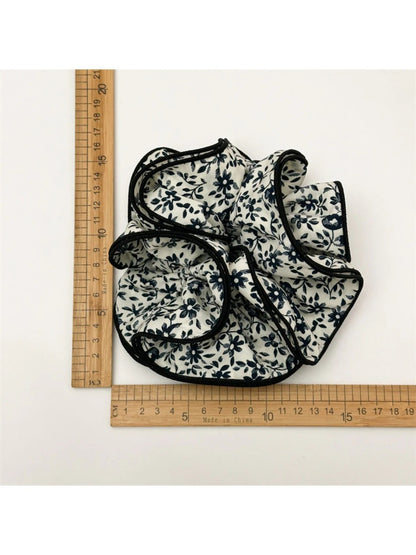 Gifty - Vintage Floral Tiered Scrunchie