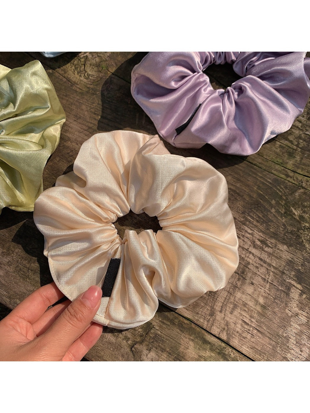 Gifty - Elegant Solid Smocked Scrunchie