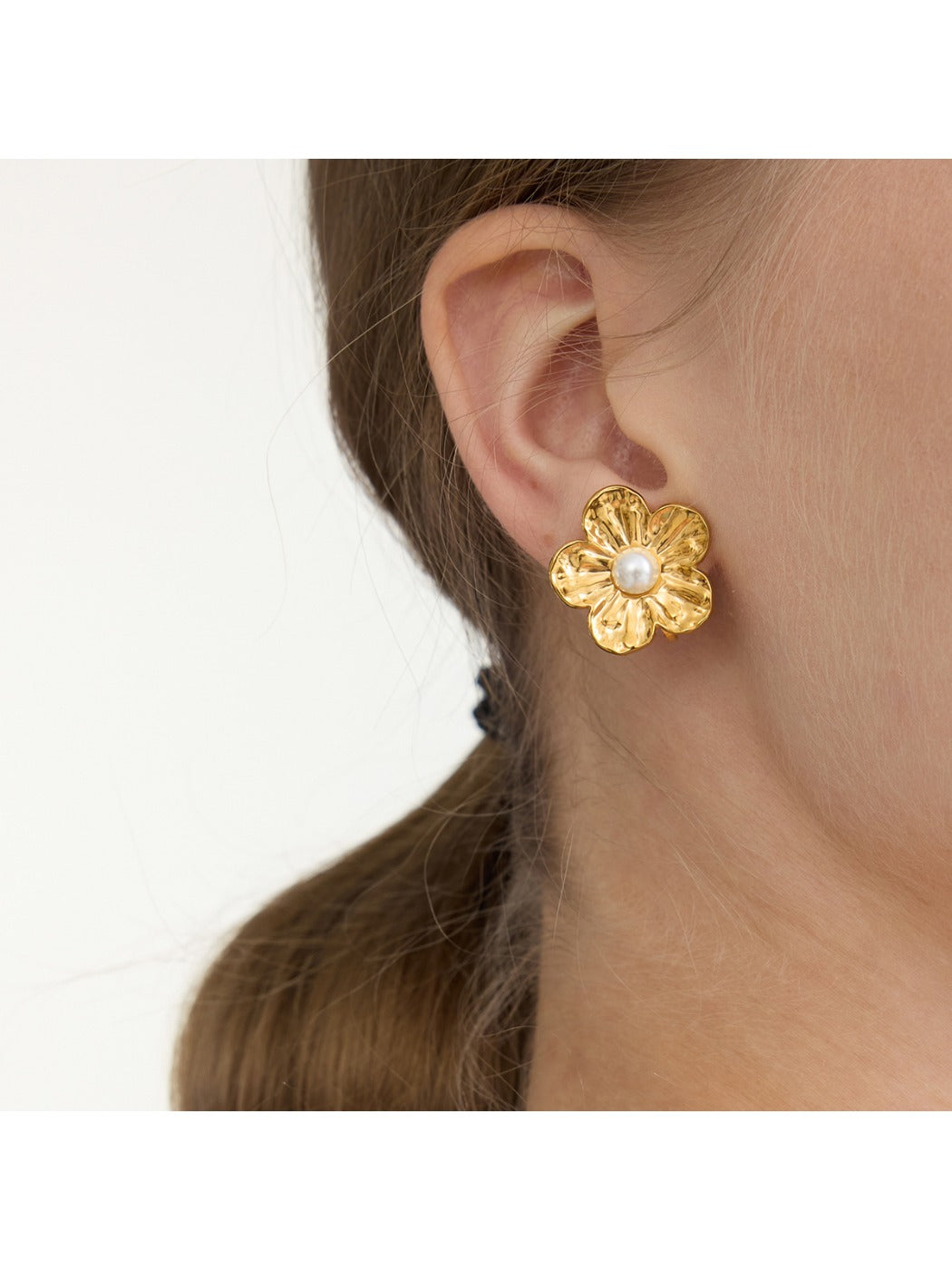 Earedge - Everyday Minimalist Floral Studs