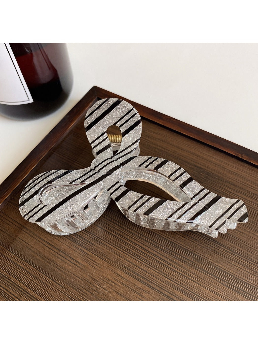 Beau - Elegant Bow Shaped Minimalist Claw Clip