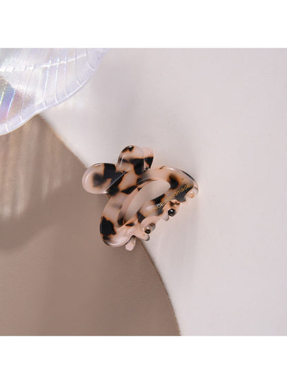 Beau - Adorable Openwork Bunny Ear Claw Clip