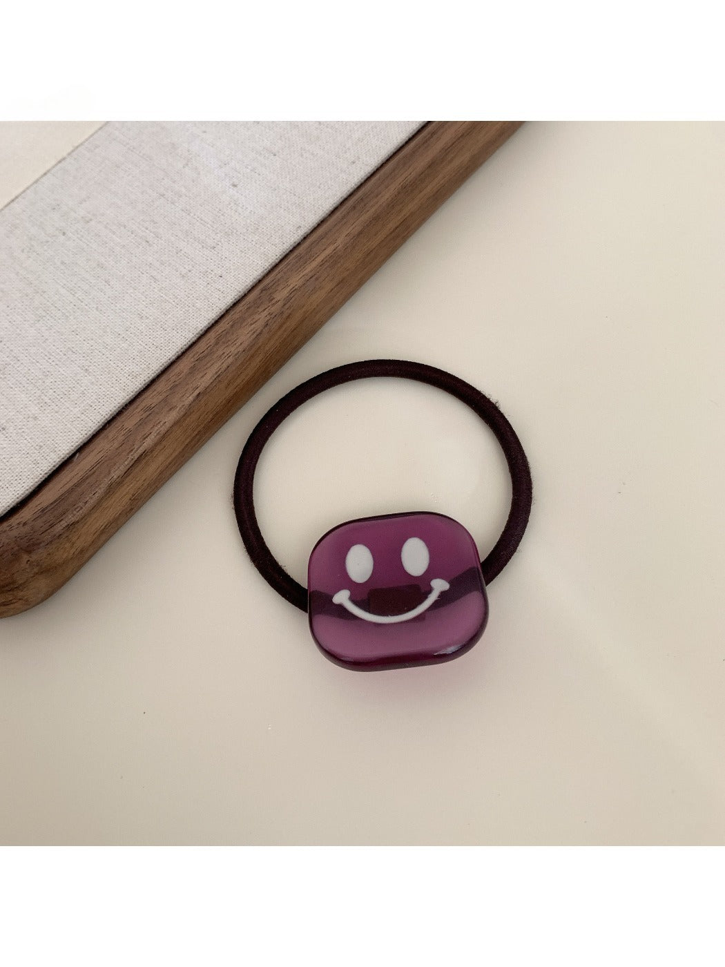 Gifty - Block Smiley Face Hair Tie
