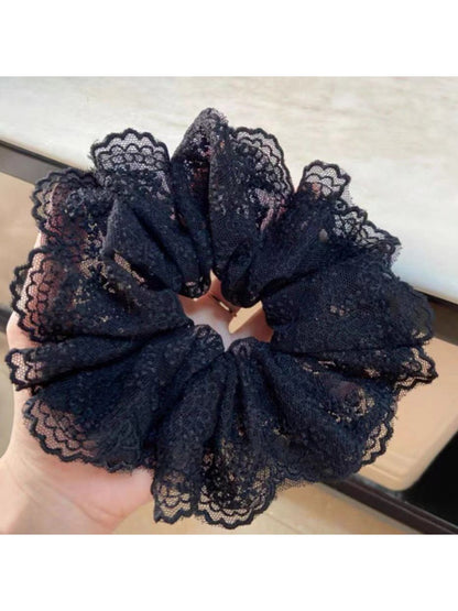 Gifty - Vintage Lace-Embellished Scrunchie