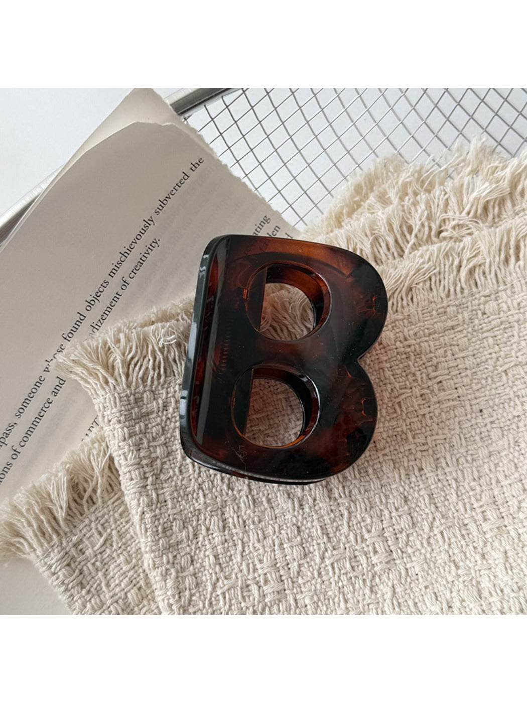 Beau - Minimalist B Shaped Hair Claw Clip