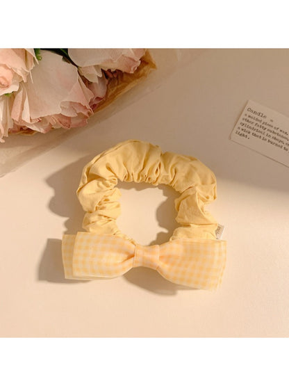 Gifty sweet bow hair tie packaged in a clear plastic box