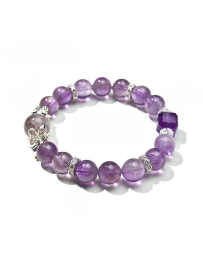 Lovra bracelet with sparkling crystal beads arranged in a symmetrical pattern
