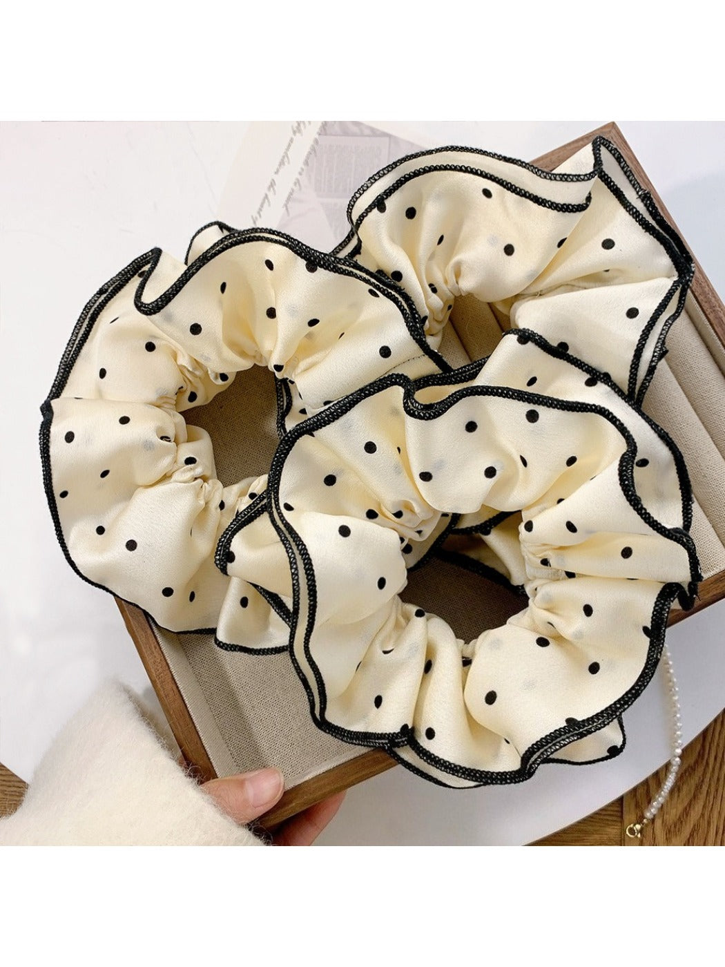 Gifty - Elegant Polka Dot Scrunchie