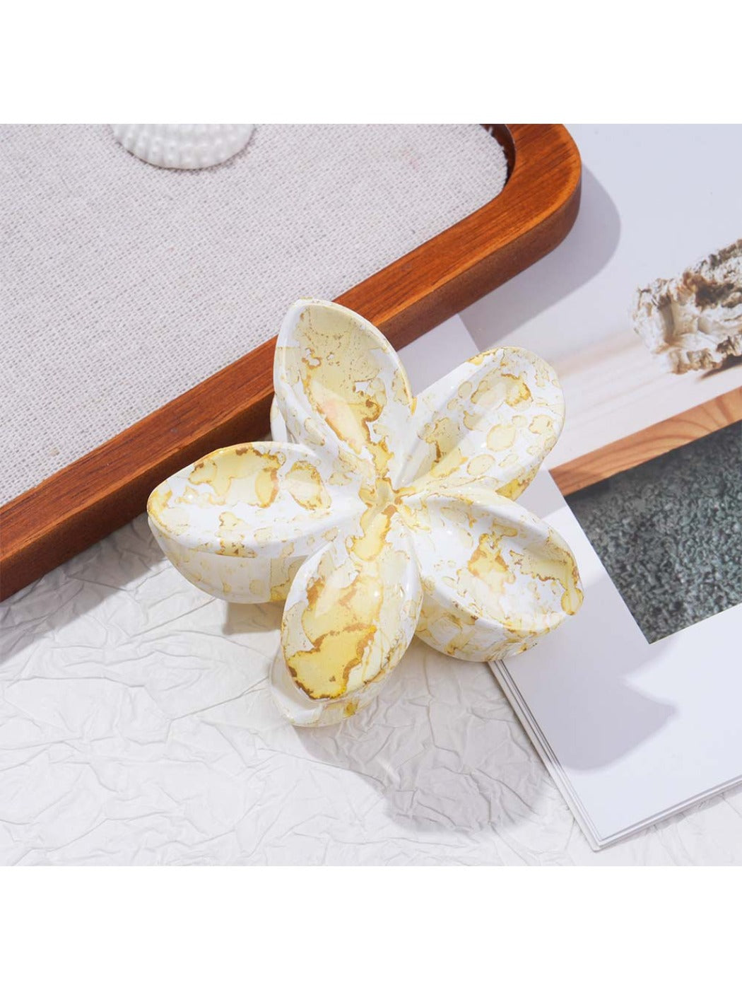 Beau - Fresh Flower Shaped Hair Clip