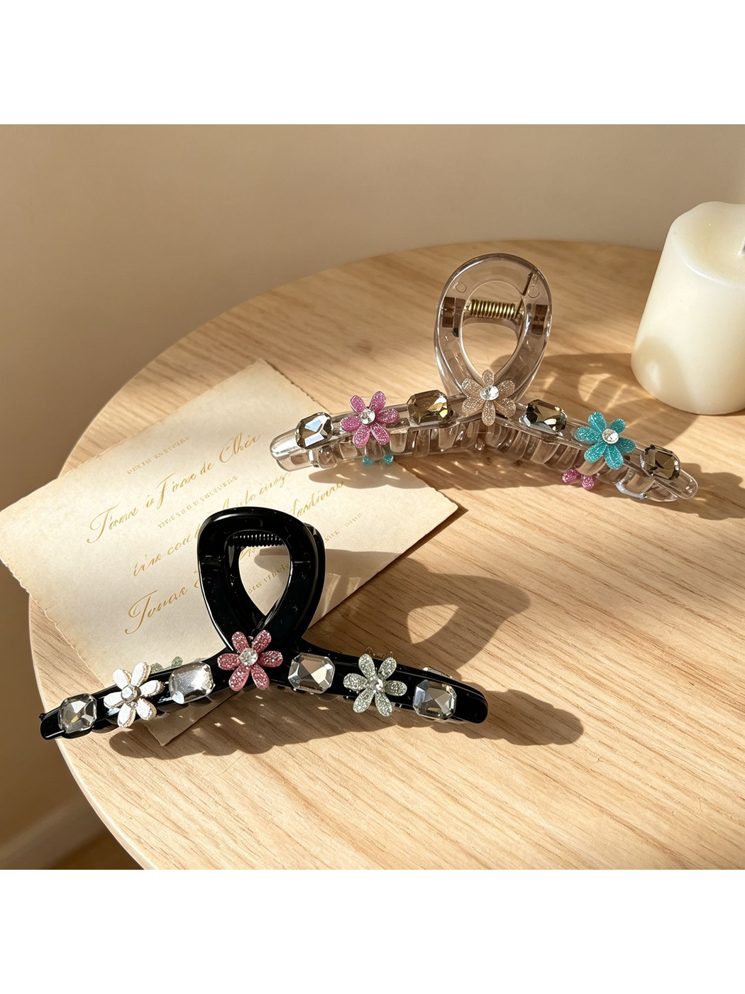 Beau - Floral Detail Plastic Hair Claw Clip