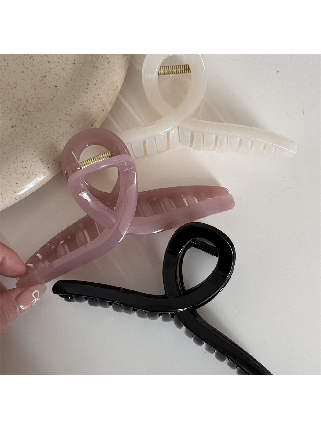 Beau - Polished Cross Shape Plastic Alloy Claw Clip