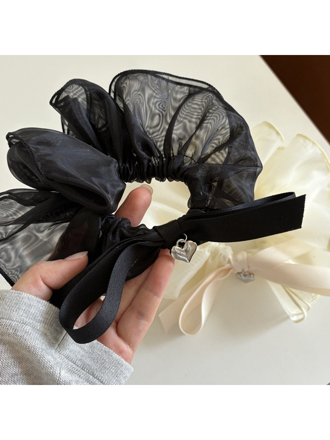 Gifty - Polyester Bow Heart Pendant Hair Scrunchie