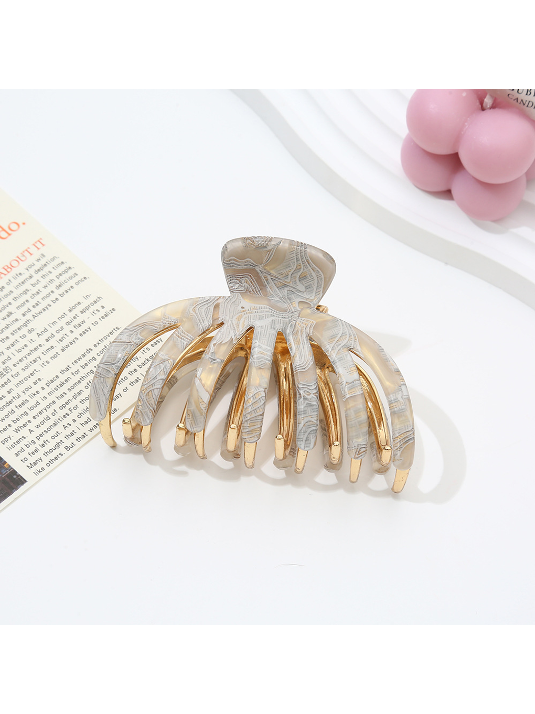 Beau - Chrysanthemum Shape Textured Hair Claw Clip