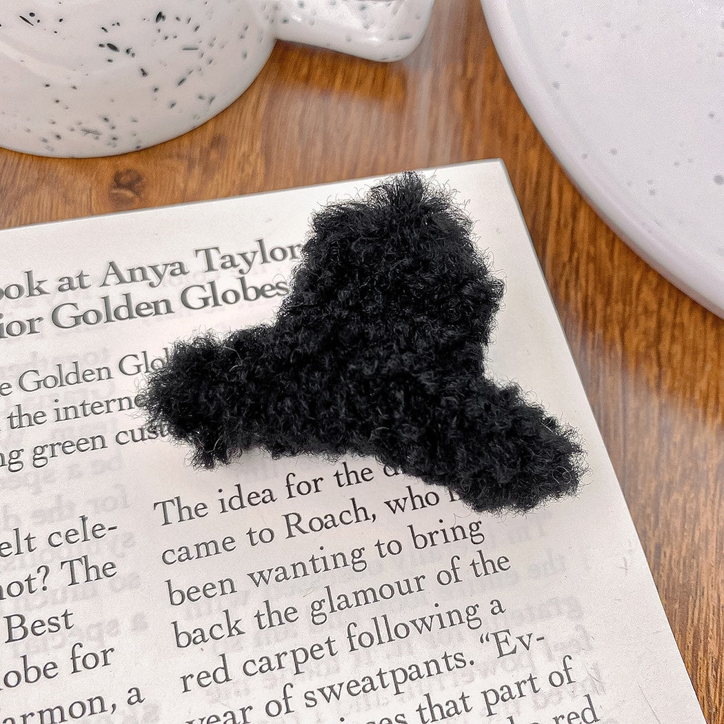 Beau - Fresh Fuzzy Triangle Claw Clip