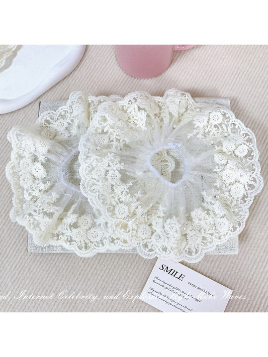 Gifty - Vintage Lace Hair Loop