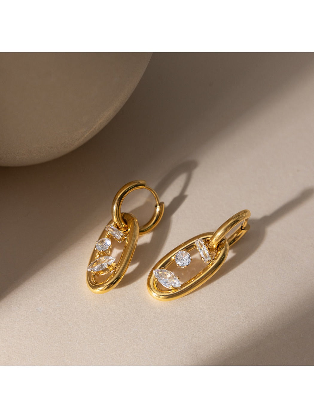 Earedge - White Interlocking Hoop Earrings