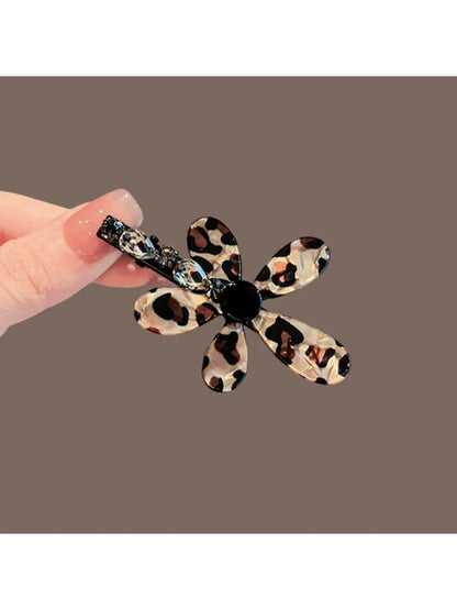 Beau - Elegant Five-Petaled Flower Hair Clip