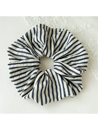 Gifty - Trendy Striped Fabric Scrunchie
