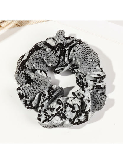 Gifty - Fashionable Leopard Print Scrunchie