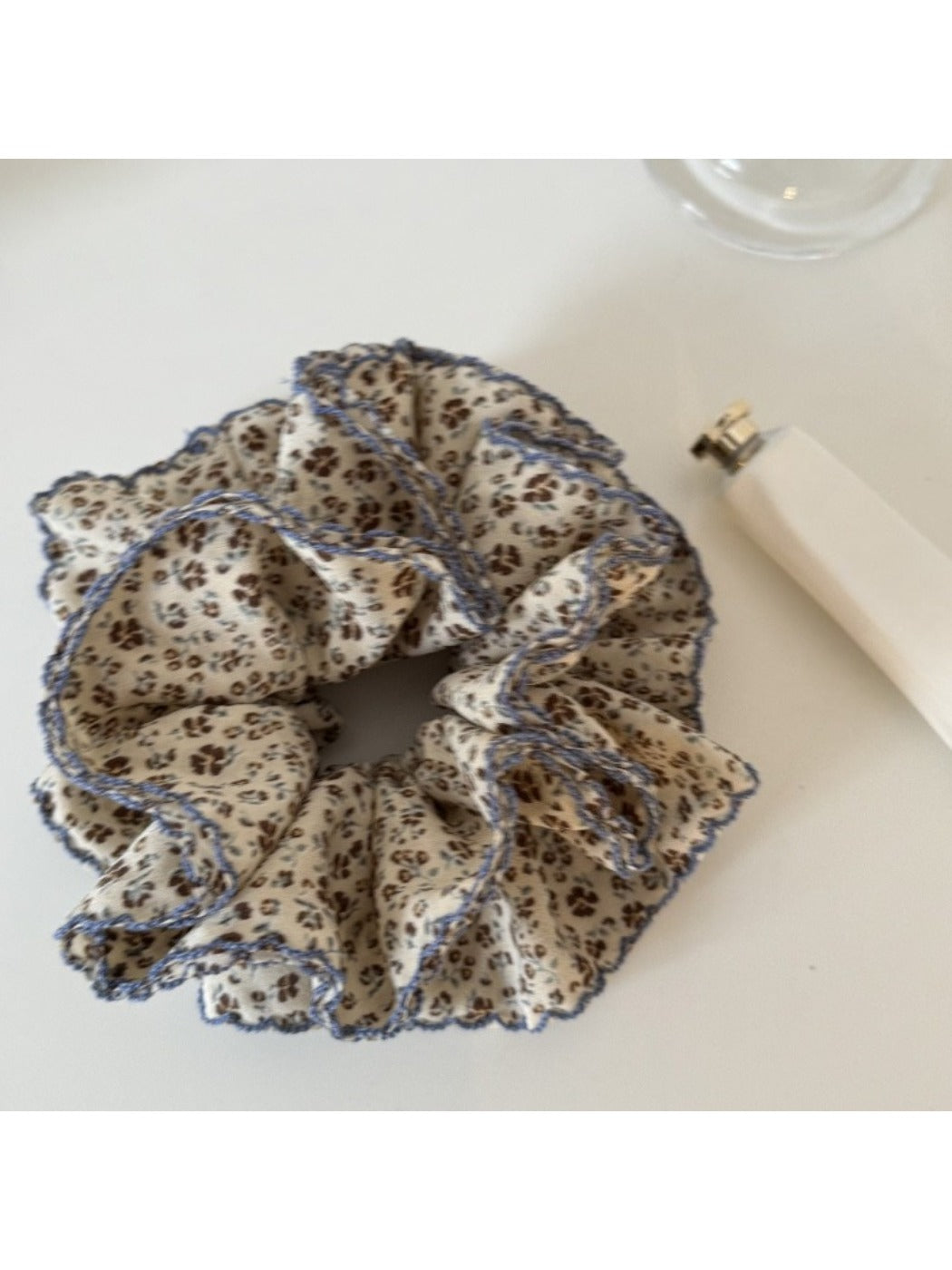 Gifty - Vintage Small Floral Ruffled Scrunchie