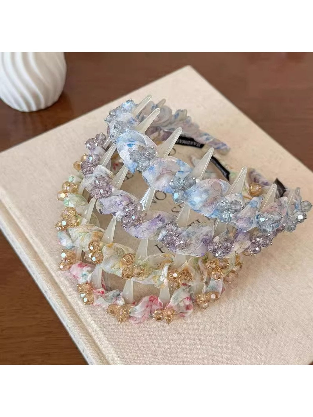 Gifty - Mesh Rhinestone Wave Tooth Detail Headband