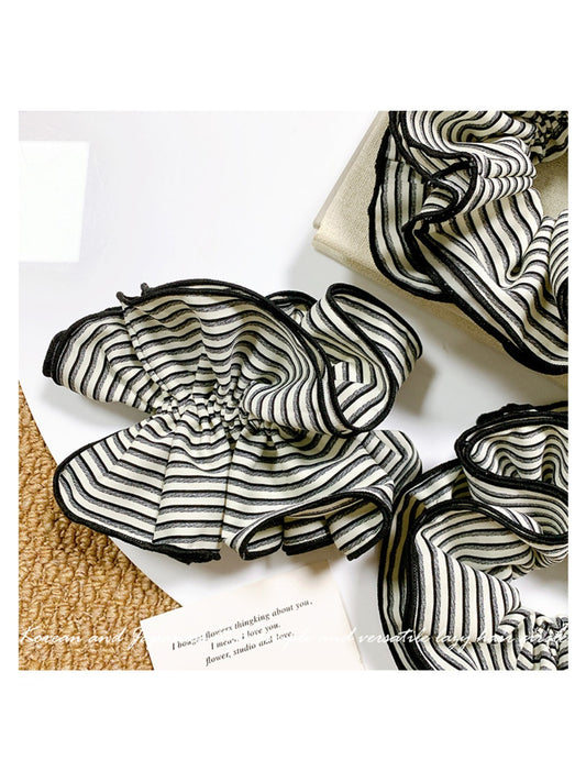 Gifty - Elegant Grey Striped  Scrunchies