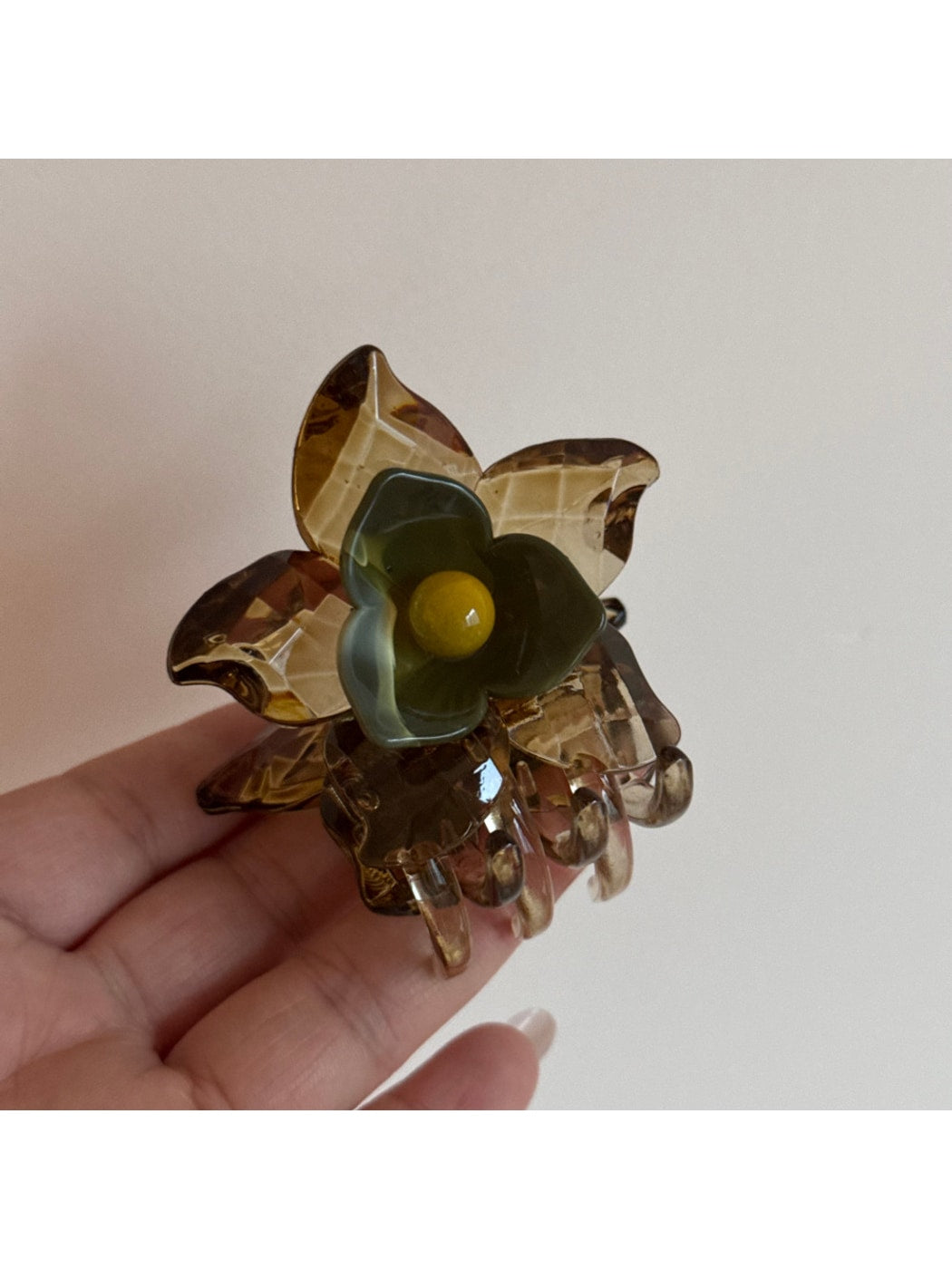Beau - Sweet Floral Design Plastic Claw Clip