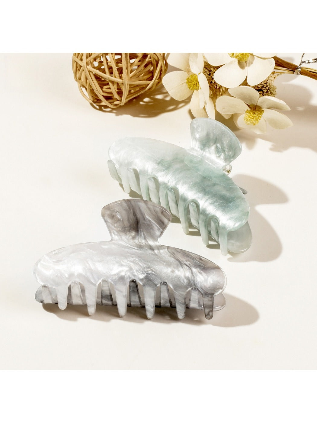 Beau - Trendy Acrylic Hair Clips