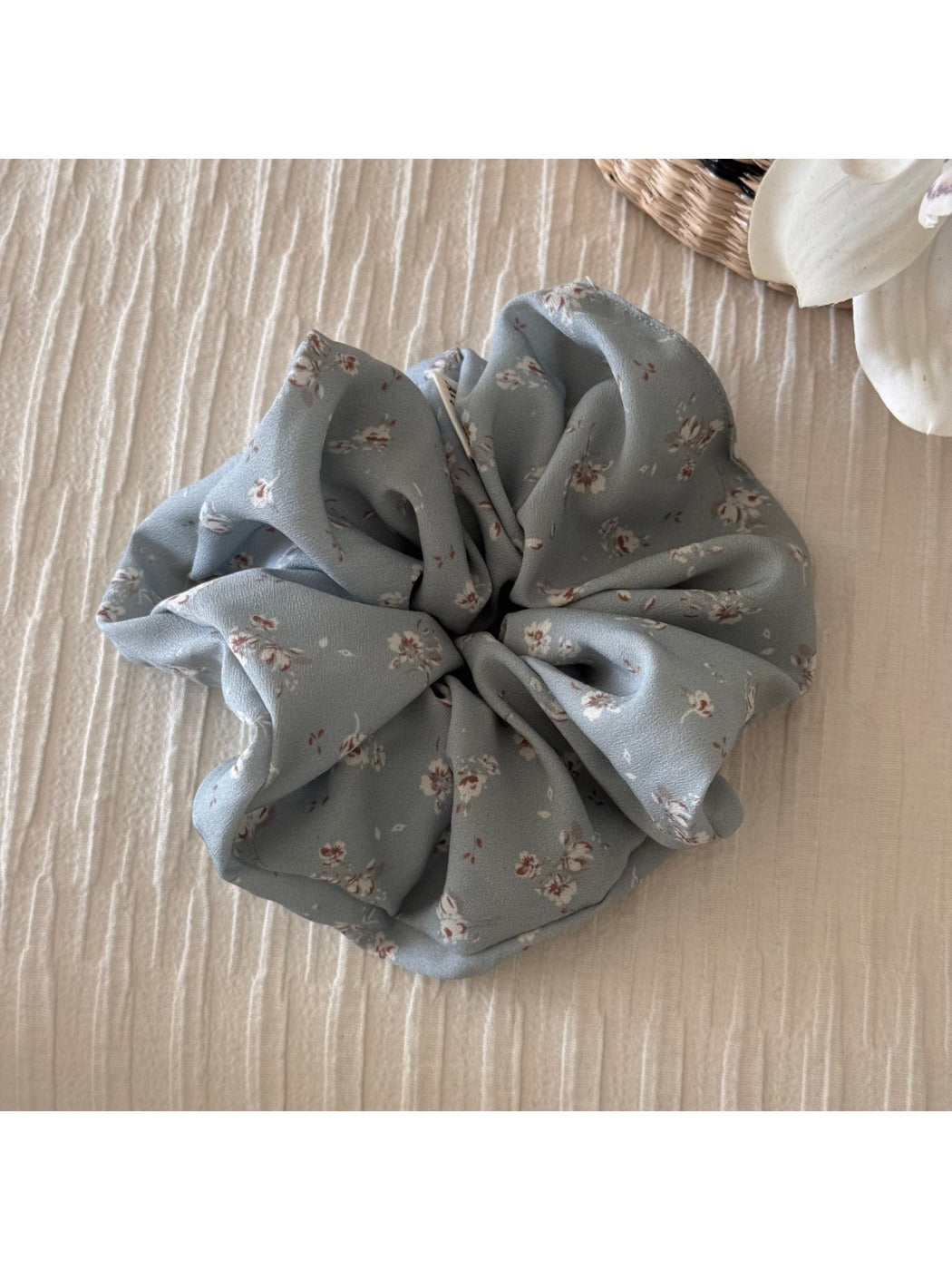 Gifty - Tiny Floral Scrunchie and Headband
