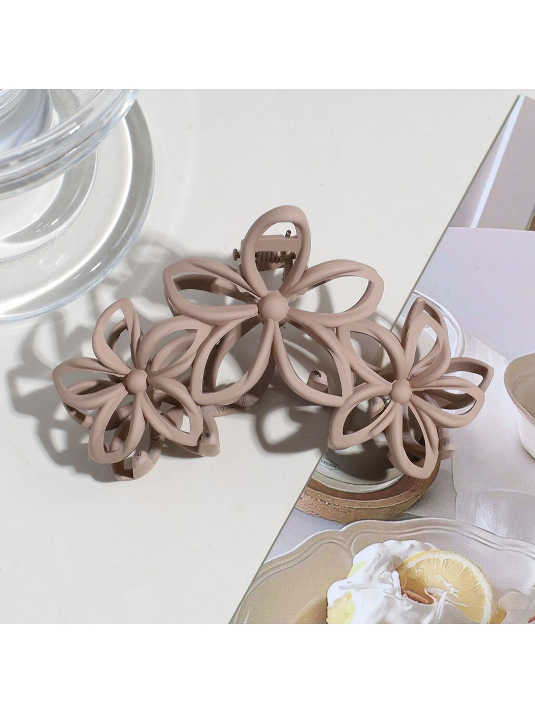 Beau - Plastic Hollow Flower Floral Hair Claw Clip